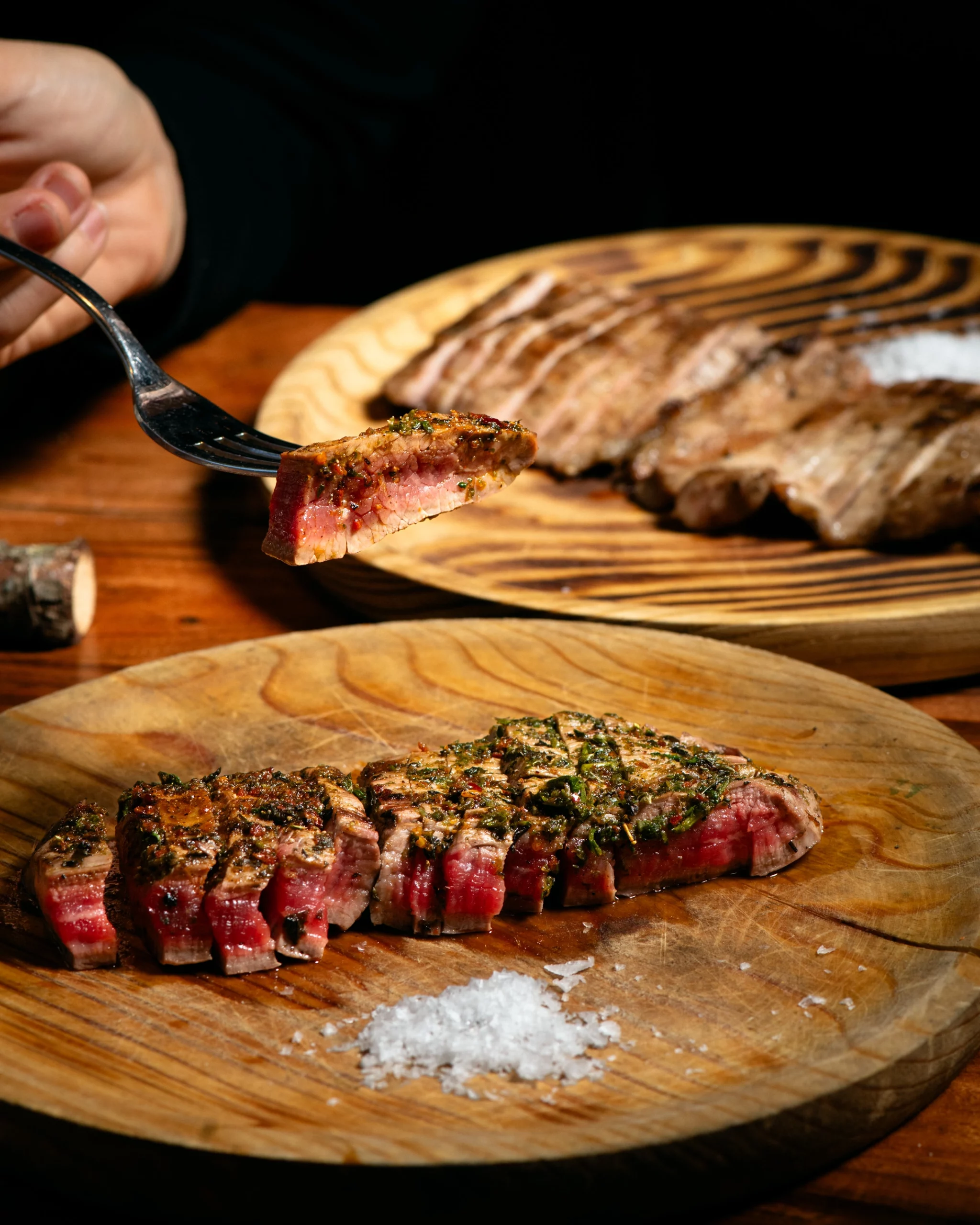 Buit marinat en chimichurri argentí a la brasa, del menú de carns fresques del restaurant La Madurada steak house a Guinardó, Barcelona